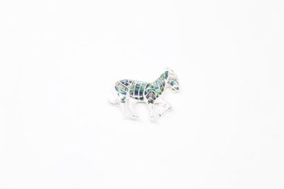 null Silver horse pendant brooch inlaid with mother-of-pearl. 

Gross weight : 8.77...