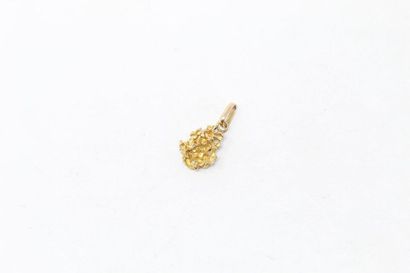 null 18k (750) yellow gold nugget pendant. 

Weight : 2.41 g. 