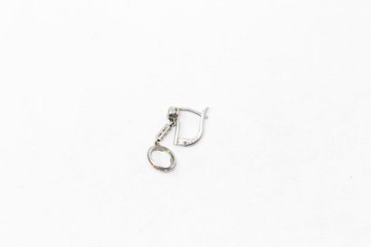 null Débris : boucle d'oreille orpheline en or gris 18k (750) ornée d'un diamant...
