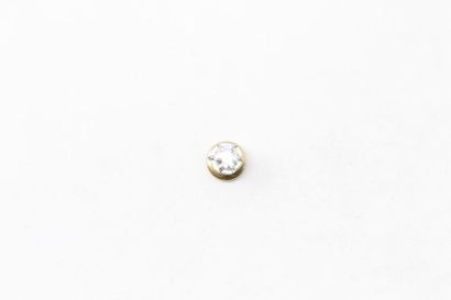 null Ear studs in 18k (750) yellow gold adorned with a diamond. 

Diamond weight:...