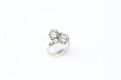 null Toi&Moi ring in 18k (750) white gold set with 2 diamonds (piqué) and 3 others...