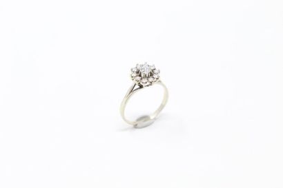 null 18k (750) white gold flower ring set with an antique cut diamond in a setting...