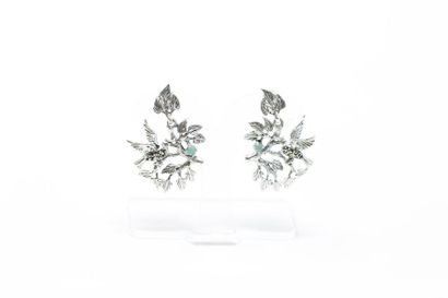 null Pair of silver earrings stylizing branches on which birds are placed. 

Gross...