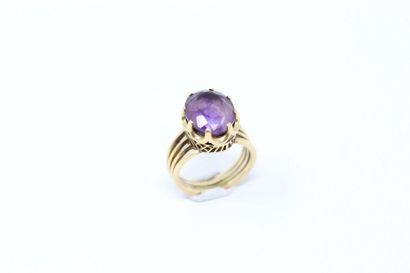 null 18k (750) yellow gold ring with an oval amethyst. 

Finger size : 55 - Gross...