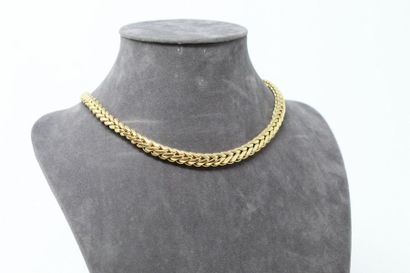 null 18k (750) yellow gold necklace with falling braided mesh. The clasp is decorated...