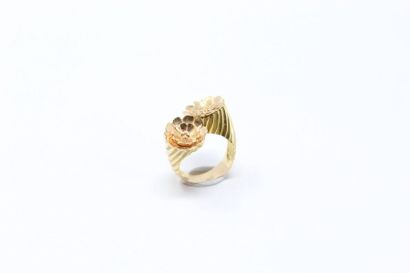 null 18k (750) yellow gold gadrooned flower ring Toi&Moi

Finger size: 52.5 - Weight:...