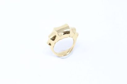null 18k (750) yellow gold ring with gadrooned decoration. 

Signed OMEGA and numbered....