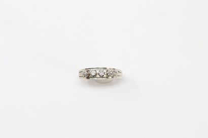 null 18k (750) white gold ring set with four diamonds

Finger circumference: 59 -...