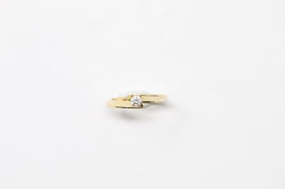 null Solitaire " envol " in 18k (750) yellow gold set with a VS2 G brilliant diamond...