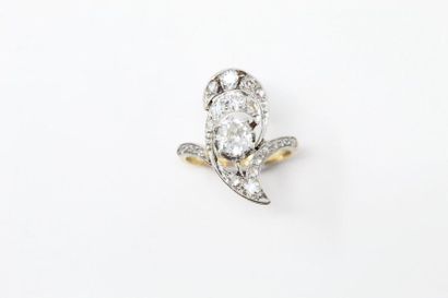 null 18K (750) yellow gold and platinum ring set with an old fashioned cut diamond...