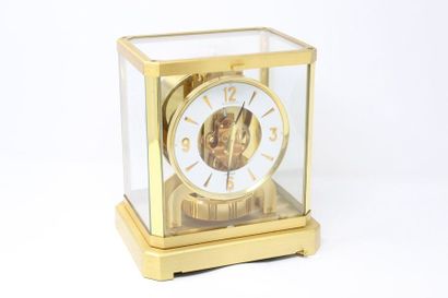 JAEGER LECOULTRE JAEGER LECOULTRE N° 456326.

Rectangular gilt brass clock, round...