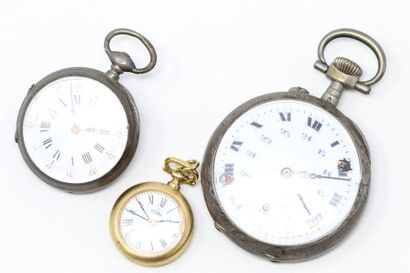 null Set of two silver gusset watches. 

(Accs.)

Gross weight: 101.67 g. 

One gilt...