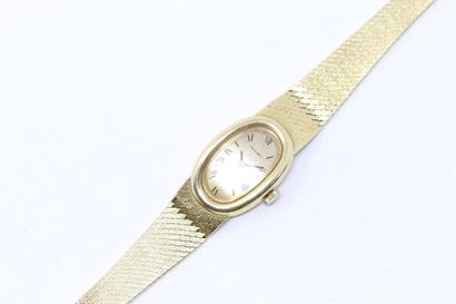 CHAUMET CHAUMET

Ladies' wristwatch, oval case in 18k (750) yellow gold, dial with...