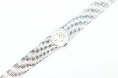 OMEGA Ladies' wristwatch, round case in 18k (750) white gold, cream dial and baton...