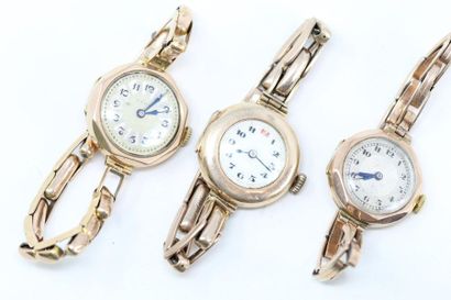 null Lot de trois montres bracelet de dame en or jaune 9k (375).

Poids brut : 55.41...