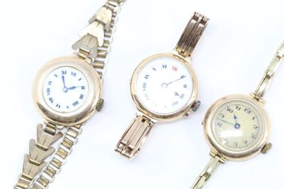 null Set of three ladies' wristwatches in 9k (375) yellow gold, one of the cases...