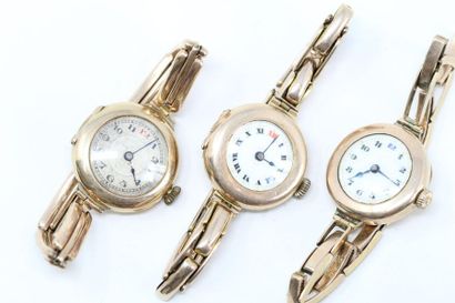 null Set of three ladies' bracelet watches in 9k (375) yellow gold.

Gross weight:...
