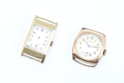 null Set of two men's watch cases in 9k (375) yellow gold. 

(Acc.)

Gross weight:...