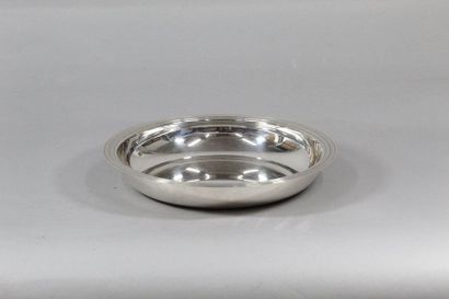 null Round silver-plated metal dish

By CHRISTOFLE France. 

Diameter: 27 cm. 
