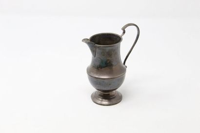 null Silver jug. 

English work.

High. : 12 cm. - Weight : 140 g. 