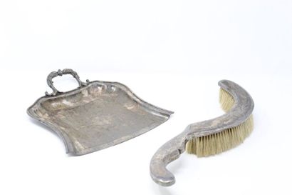 null Crumb collector composed of a shovel and its brush in silvery metal with acanthus...