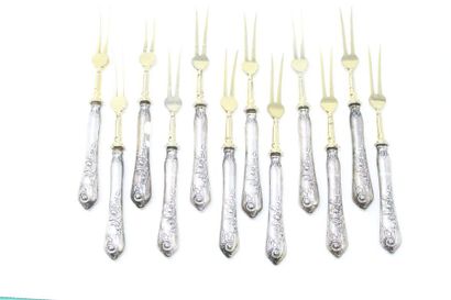 null Twelve snail forks, the handles in silver filled with floral and foliage decoration....