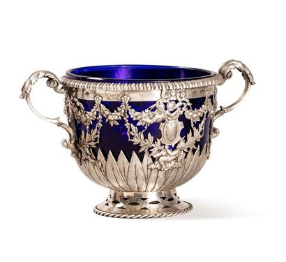 null Sugar bowl in silver (950/1000), the interior in blue glass, resting on a pedestal,...