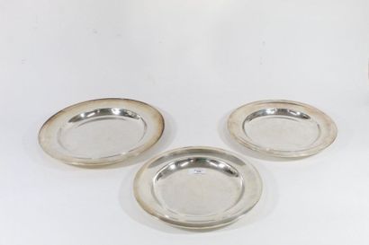 CHRISTOFLE CHRISTOFLE

Three circular silver-plated metal dishes. 

Diameter: 27.5...