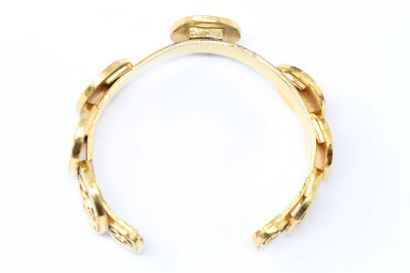 CHANEL CHANEL 

Rigid bangle bracelet decorated with medals all signed with the emblematic...