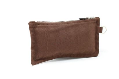 HERMES HERMES

Brown canvas zippered pocket. 

Size : 11 x 20 cm. 