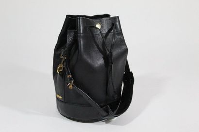 KENZO KENZO

Bucket bag 21cm in grained calf and glazed calf, closing by a sliding...
