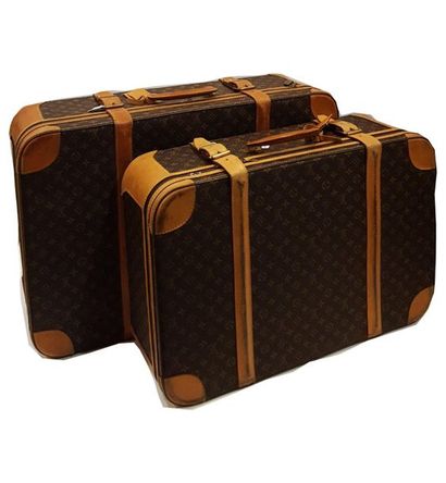 LOUIS VUITTON Louis VUITTON

Set of two "Stratos" suitcases in Monogram canvas and...