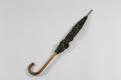 LOUIS VUITTON LOUIS VUITTON 

Cotton umbrella with wooden handle, bent handle.

Printed...