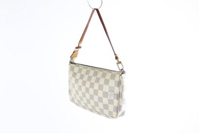 LOUIS VUITTON LOUIS VUITTON 

Accessory" model pouch in grey and white checkerboard...