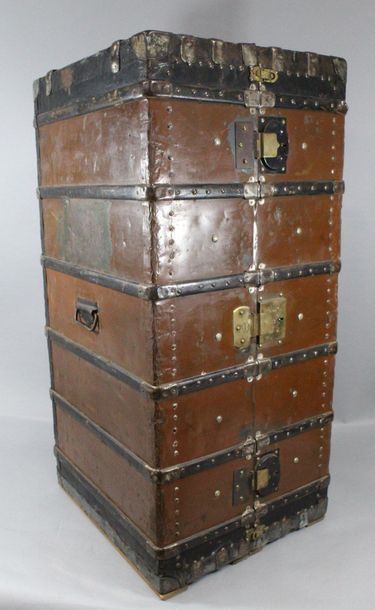 null Cabin trunk with numerous compartments. 

Circa 1920. 

Good general condition....