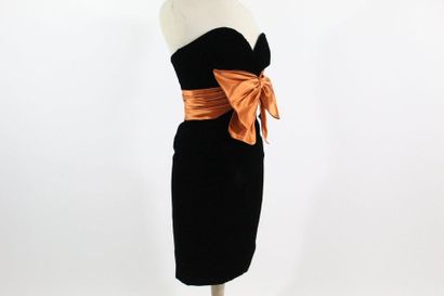 Yves Saint LAURENT YVES SAINT LAURENT Haute couture Winter 1983

Short strapless...