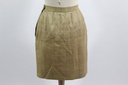 Yves Saint LAURENT YVES SAINT LAURENT Left Bank

Beige linen moiré skirt, zipped...