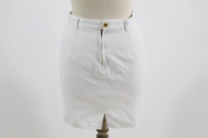 Yves Saint LAURENT YVES SAINT LAURENT Change

White cotton denim skirt, darts and...