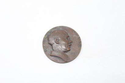 null VANIER Raymond (1895-1965)

Bronze Medal 

Obverse: bust straight in profile....