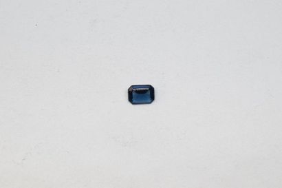 null Rectangular sapphire with cut sides on paper. 

Weight of the gem: approx. 2.00...