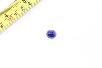 null Sapphire cabochon on paper
Weight of the stone : env. 5.80 cts. 