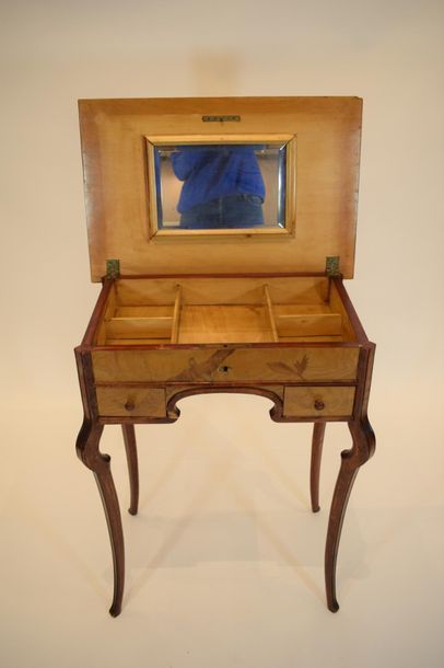 null FRENCH WORK

Dressing table in elm veneer and walnut marquetry with a rectangular...