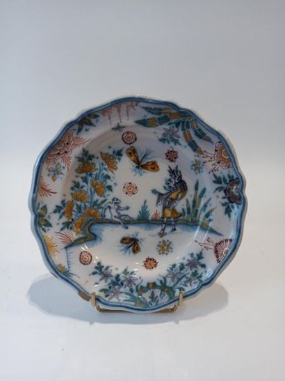 null Marseille

Plate with contoured edge in earthenware with polychrome decoration...