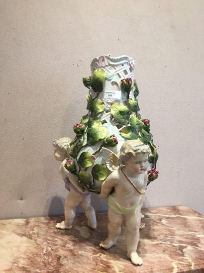 null Large porcelain vase Capodimonte 

some chips and tears 

Ht.: 45 cm 