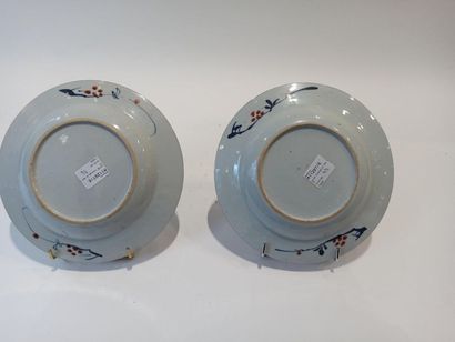 null CHINE Compagnie des Indes

Deux assiettes rondes en porcelaine à décor polychrome...