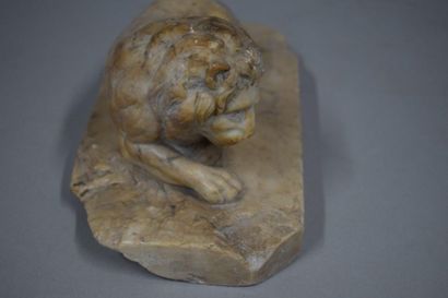 null Sculpture en marbre représentant un lion couché

accidents et manques (particulièrement...