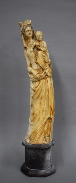 null VIRGIN AND CHILD IN IVORY CARVED IN THE 19TH CENTURY 

This Virgin in the style...