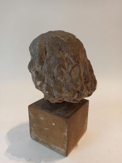 null Plaster maiden's head on a square section base.



Ht.: 13 cm - Total Ht.: 20...