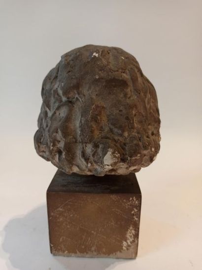 null Plaster maiden's head on a square section base.



Ht.: 13 cm - Total Ht.: 20...