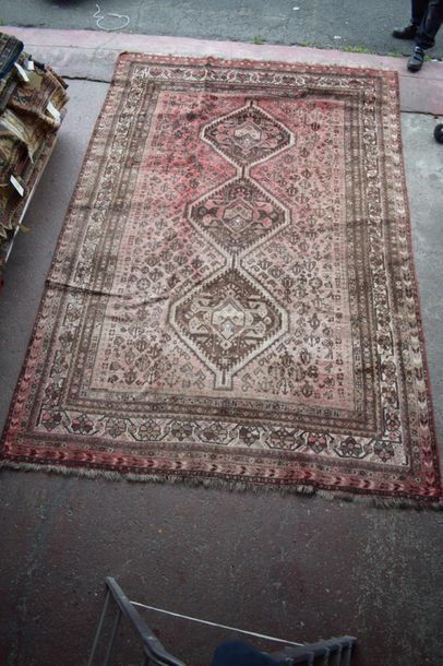 null Chiraz carpet (IRAN), circa 1980.

Size: 310 x 210 cm

Technical characteristics:...